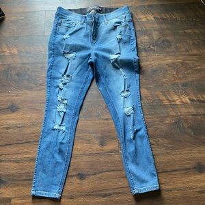2/$30! Torrid Bombshell Skinny Distressed jeggings
